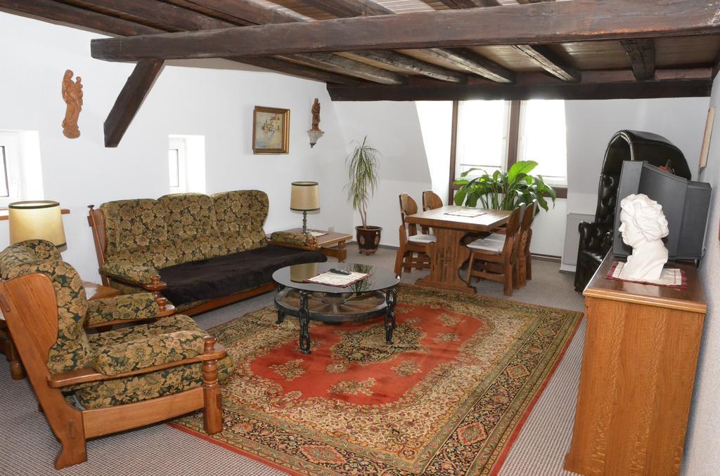 Weingasthof Zum Weissen Ross Osthofen Exterior foto